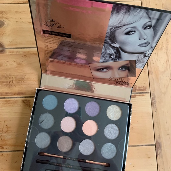 Makeup compact - Picture 2 of 3